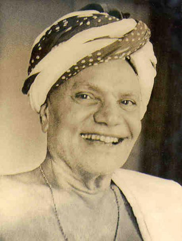 A smiling Mota Maharaj